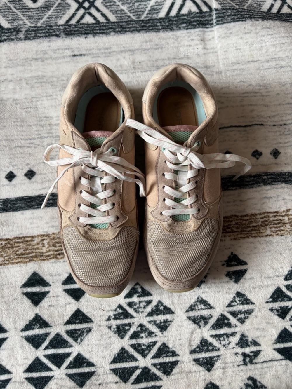 Hoff Sneakers Women’s size 6